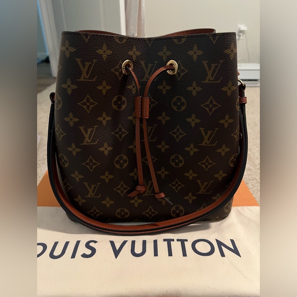 (New condition)Louis Vuitton Nonoe MM Caramel